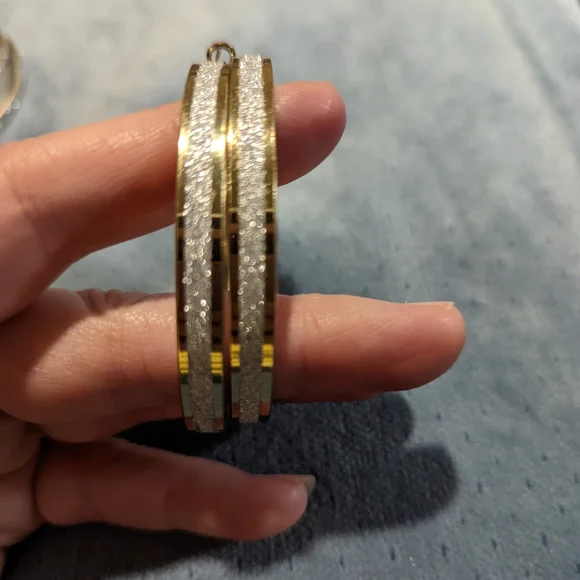 Earrings and bracelet set - Picture 3 of 7